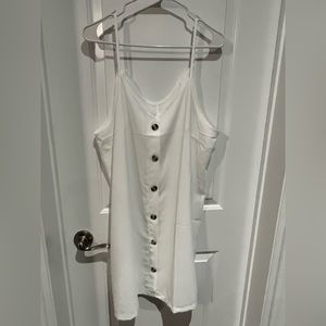 XL a white dress